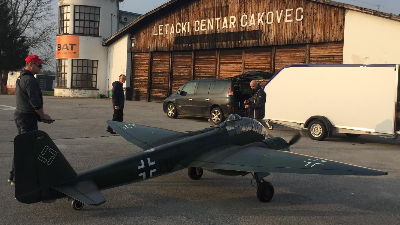 Njemački bombarder iz Drugog svjetskog rata na nebu iznad Čakovca