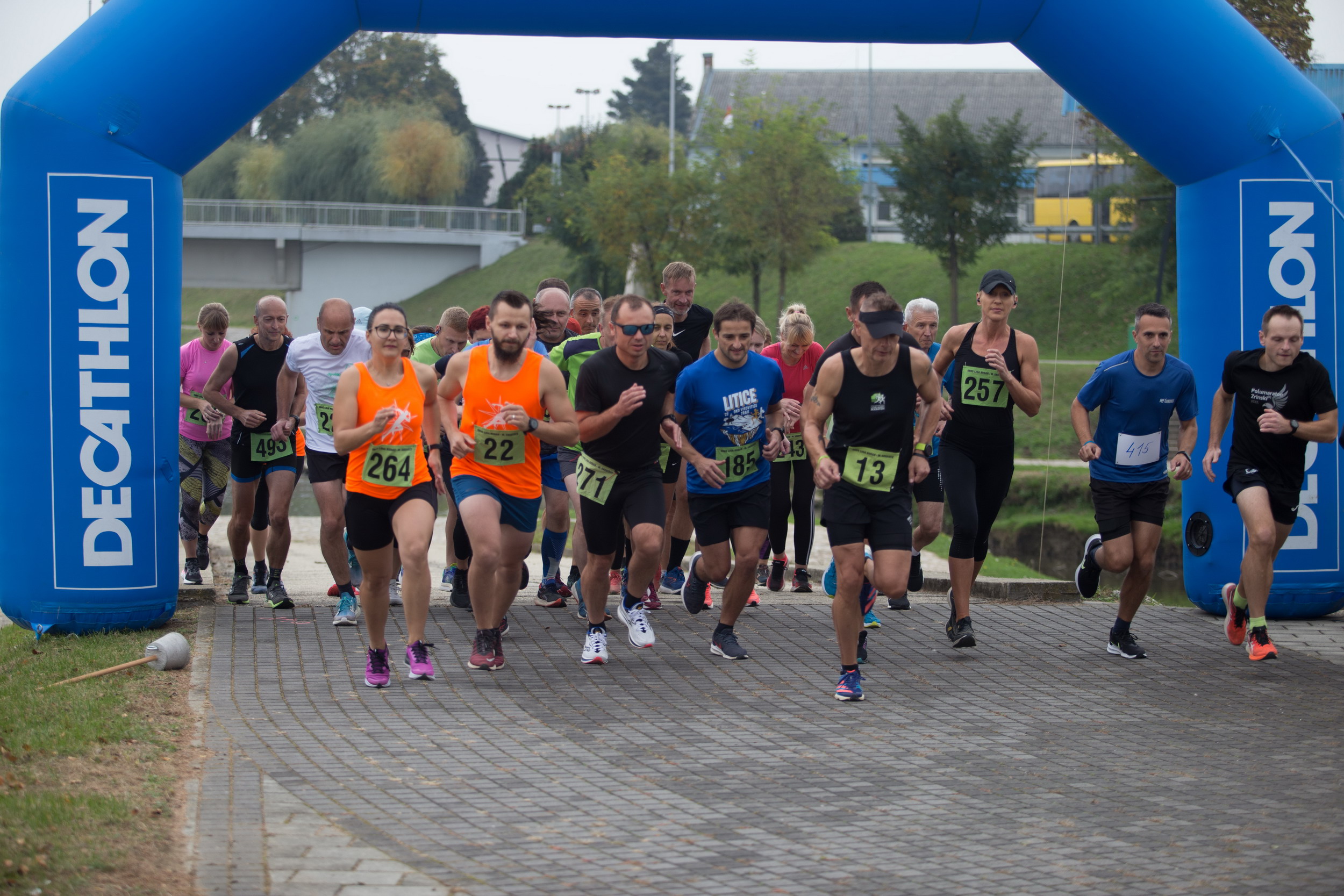 ZAVRŠENA LIGA RUDAR Ukupni pobjednici Dubravka Horvat, Nada Siladi, Marko Podvez i Darko Balić ZAVRŠENA LIGA RUDAR Ukupni pobjednici Dubravka Horvat, Nada Siladi, Marko Podvez i Darko Balić