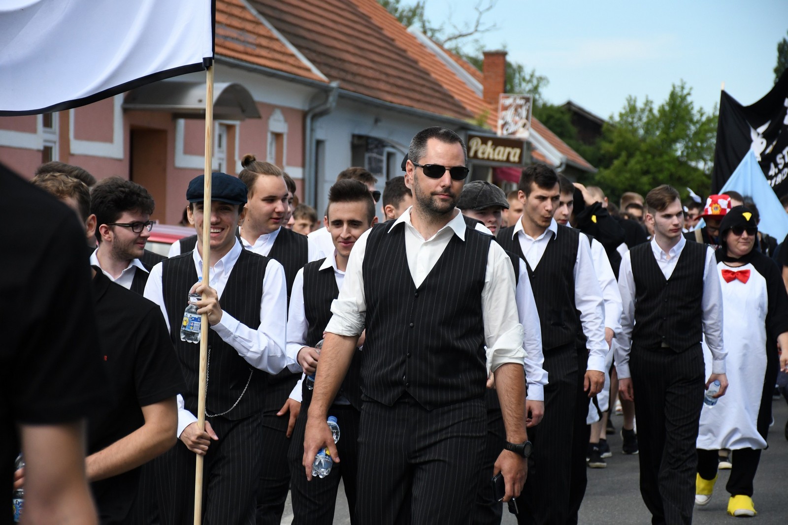 FOTO Povorka protutnjala gradom, maturanti s osmjehom dočekali kraj srednje škole!