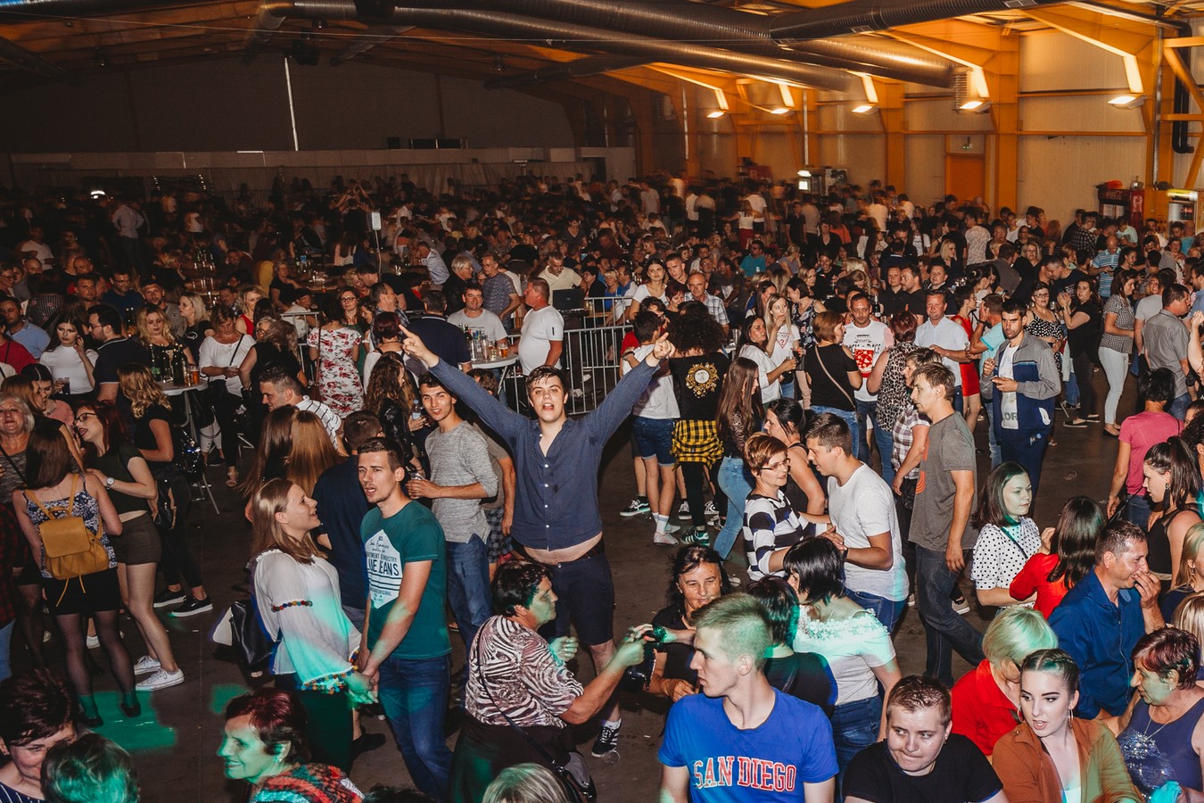 VIDEO I FOTO Neda Ukraden u Nedelišću okupila fanove svih generacija