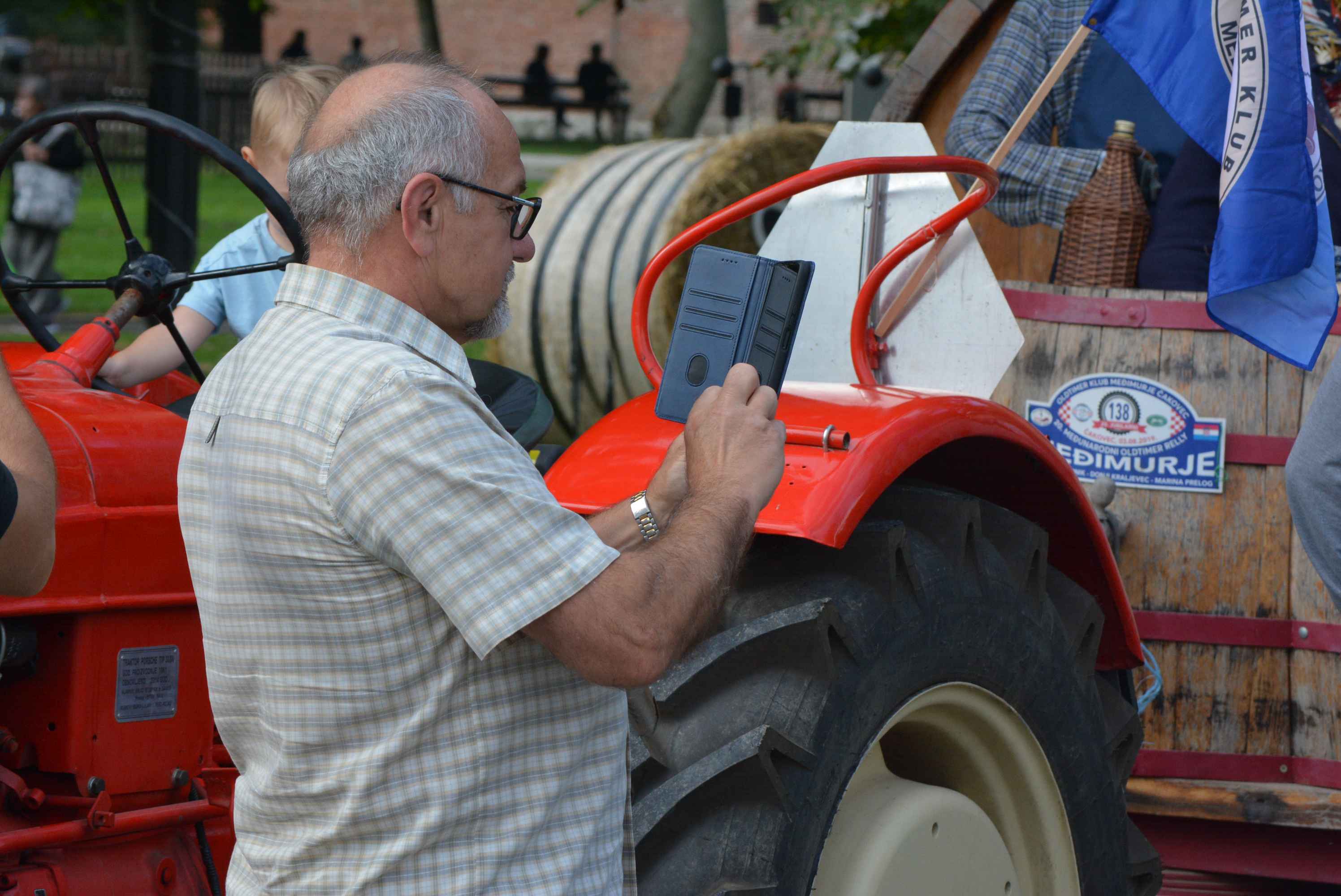 FOTO I VIDEO Putovanje kroz vremensku kapsulu na izložbi starih traktora i strojeva u sklopu manifestacije ‘Jesen u Čakovcu 2023.’