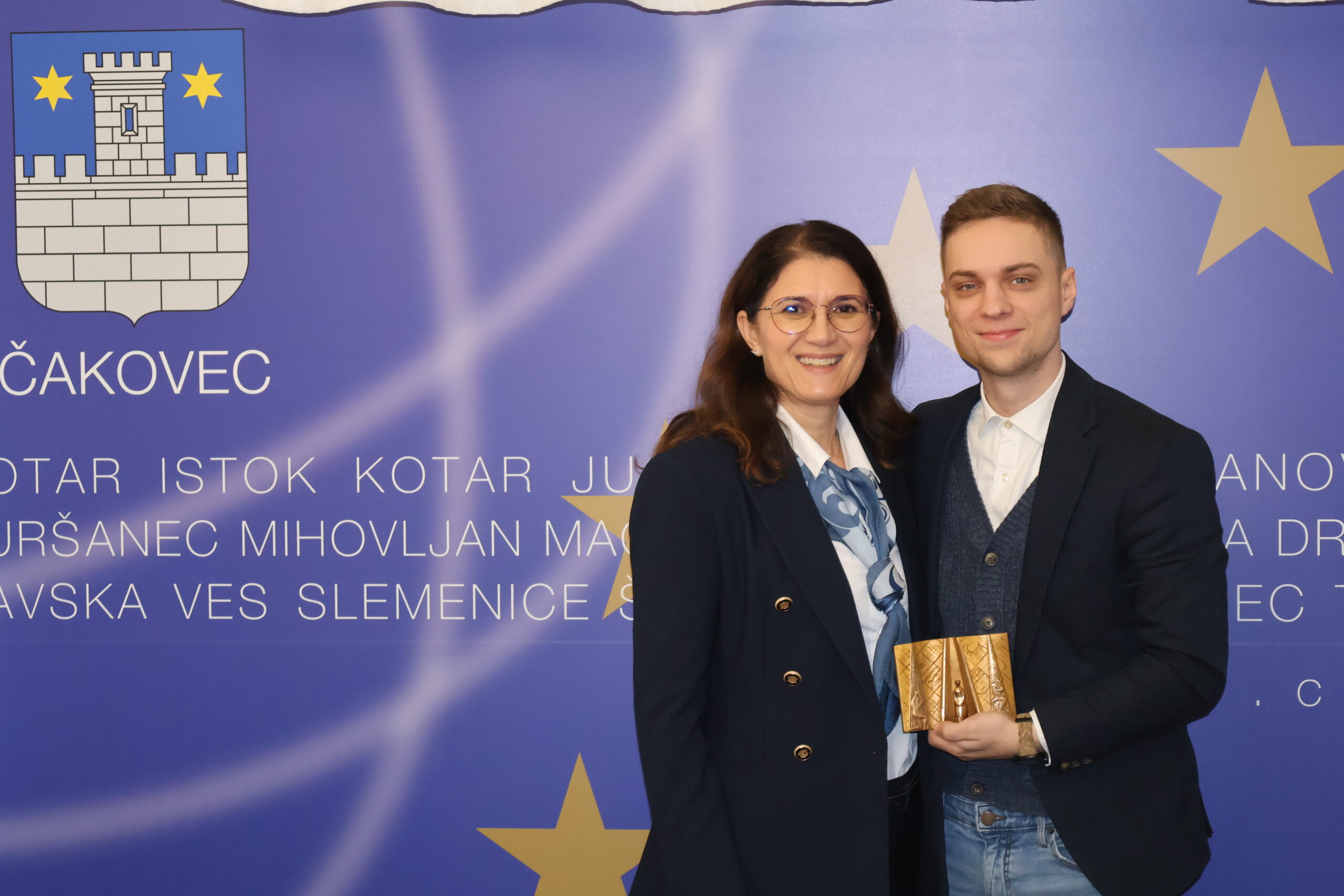 Gradonačelnica Cividini svečanim prijemom za kraj godine nagradila uspješne glumce i pjevače Gradonačelnica Cividini svečanim prijemom za kraj godine nagradila uspješne glumce i pjevače