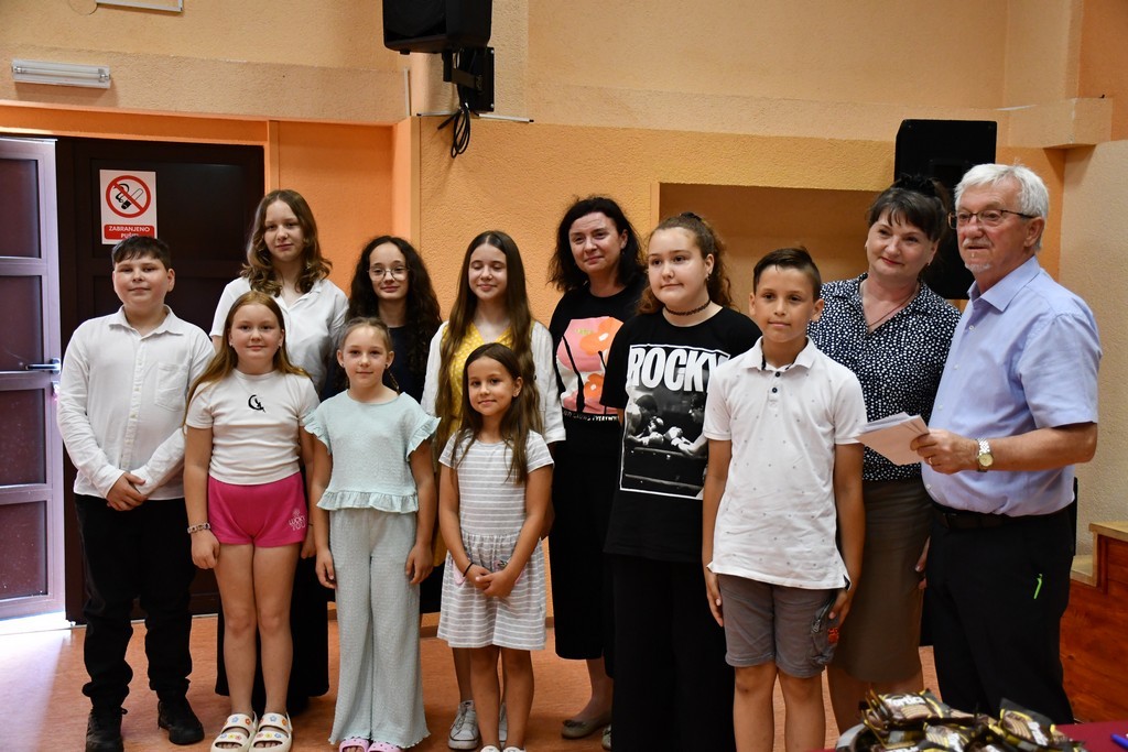 PRIJEM UČENIKA Učenici Osnovne škole Belica, sudionici županijskih i državnih natjecanja, na prijemu kod načelnika Taradija PRIJEM UČENIKA Učenici Osnovne škole Belica, sudionici županijskih i državnih natjecanja, na prijemu kod načelnika Taradija