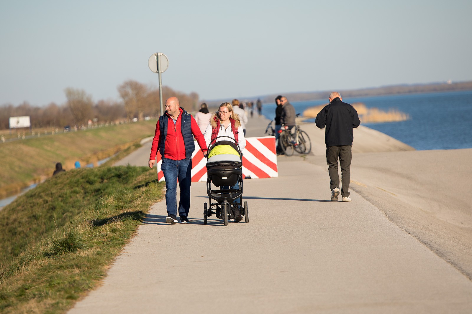 KLIKOM PO MARINI Suncem okupana Marina danas je bila prepuna ljudi!