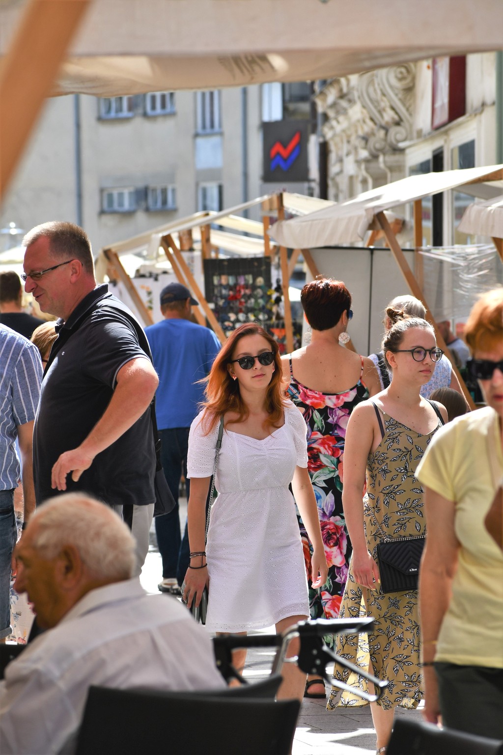 KLIKOM ISPOD KIŠOBRANA Centrom Čakovca prošetali brojni građani, evo koga smo sreli