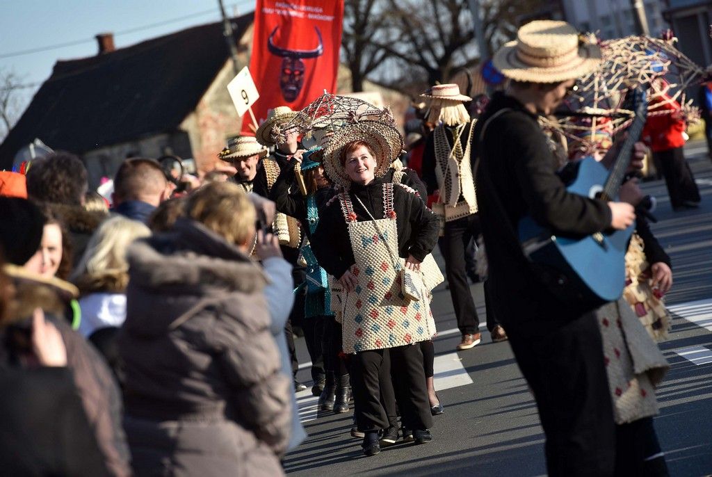 nedeliscefasnik0006587702