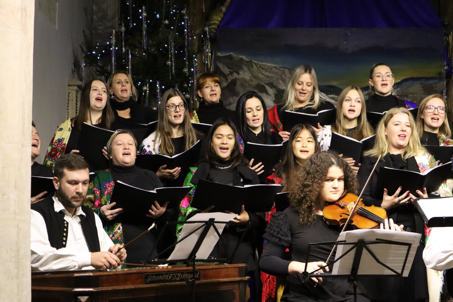 FOTO Adventsko-božićni koncert HKUU Sveti Martin