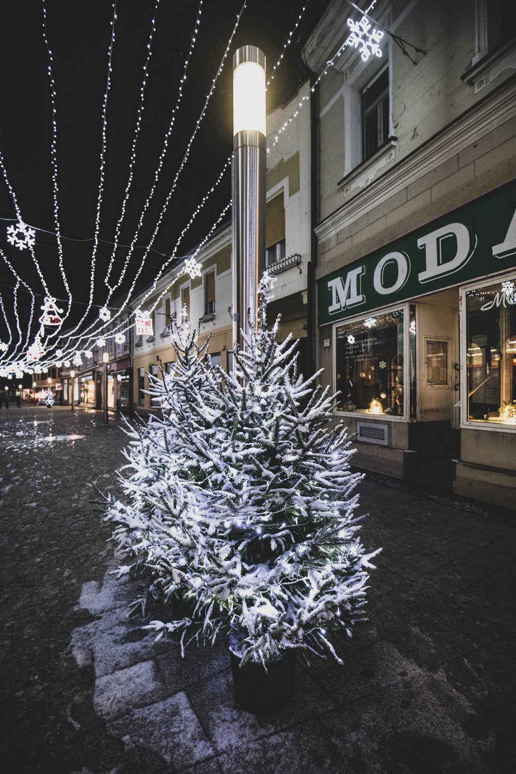 Mališani uživali u sanjkanju, snježna dekoracija centru Čakovca dala posebnu čar