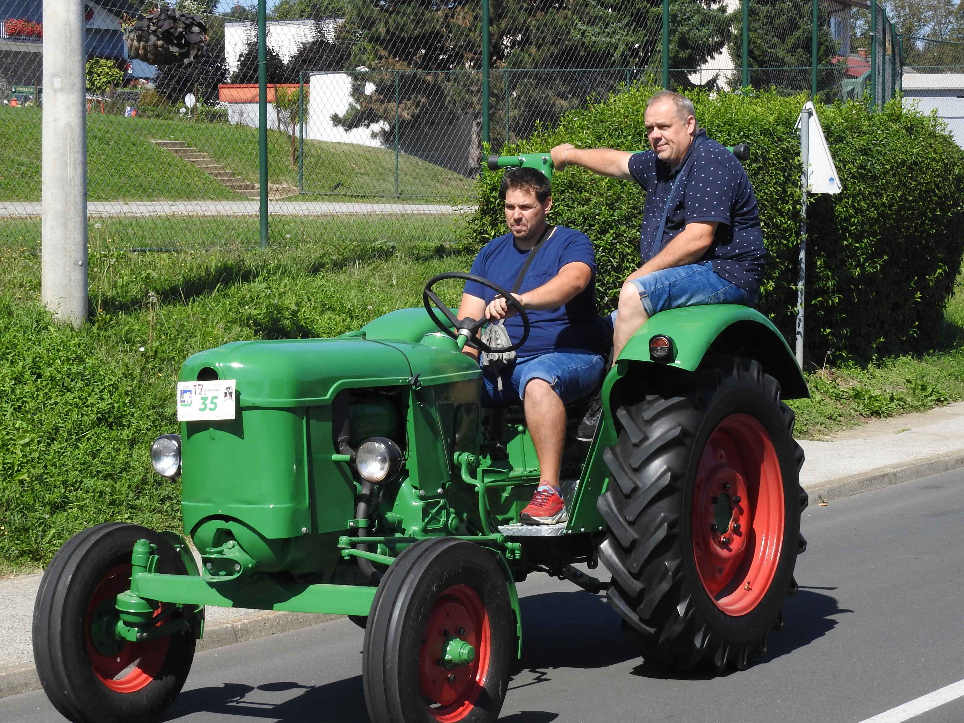 SELNICA Pogledajte kako je bilo na 17. susretu starih traktora