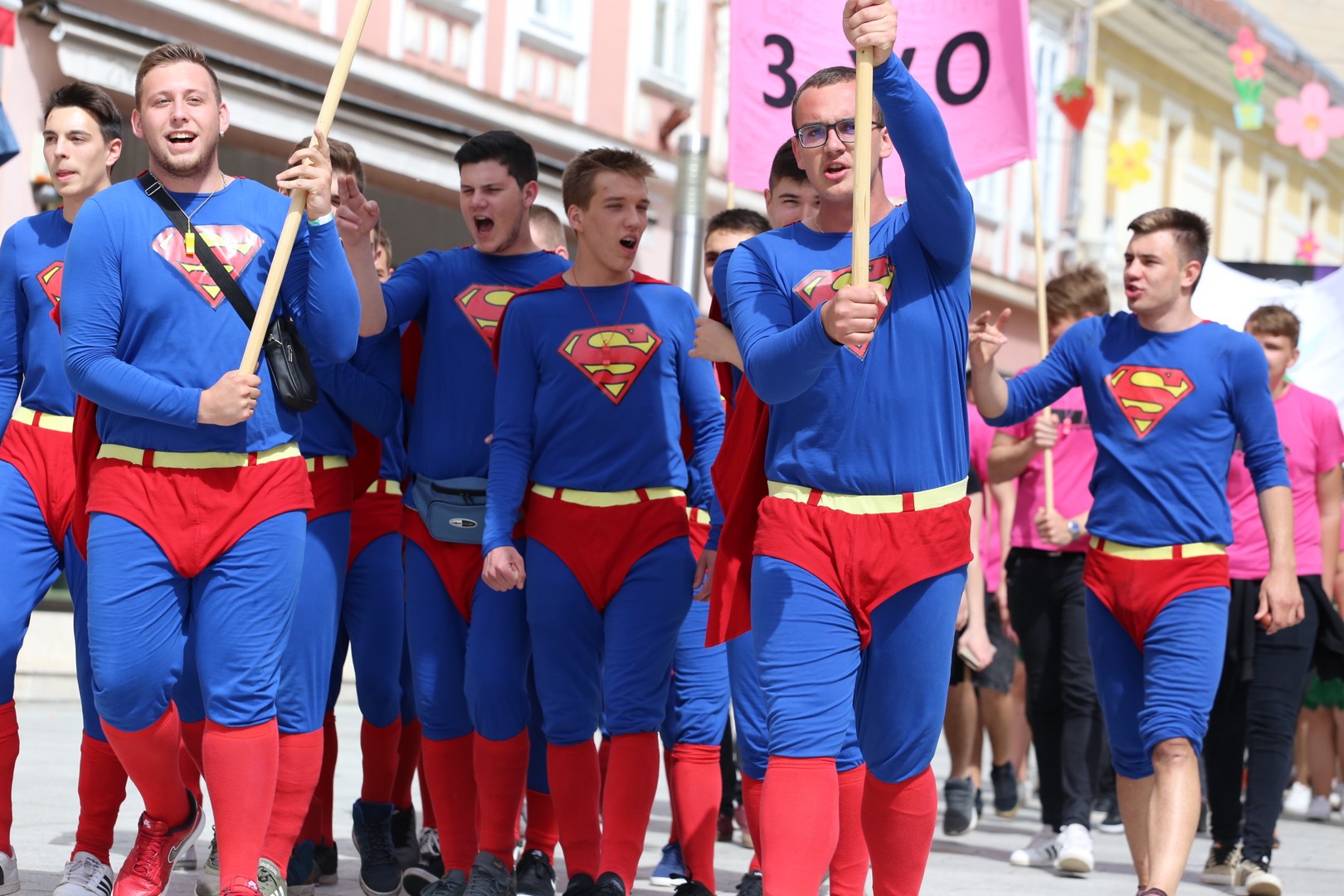 Ulicama Čakovca koračalo više od 1200 međimurskih maturanata