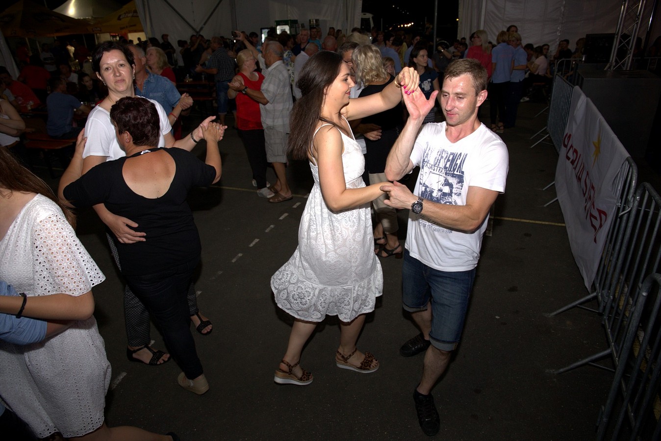 Mejaši rasplesali brojnu publiku u Palovcu