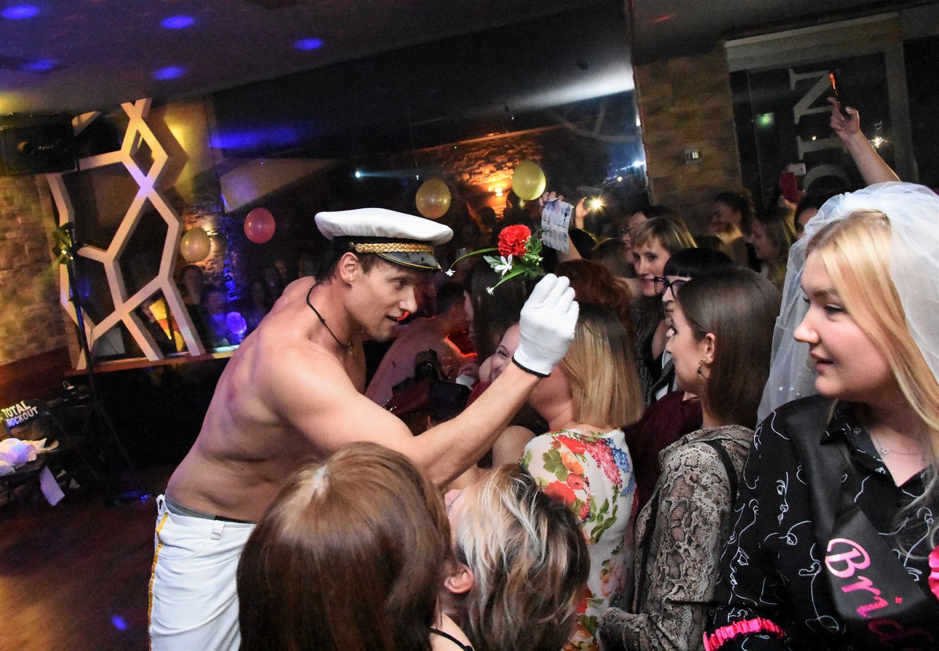 Nastup erotskih plesača u čakovečkom Paladinu