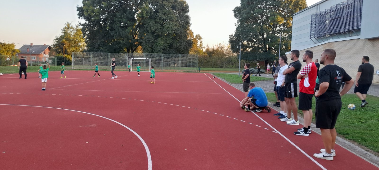 MURSKO SREDIŠĆE Treći dan Europskog dana sporta održane nogometne i košarkaška utakmica između djece i roditelja