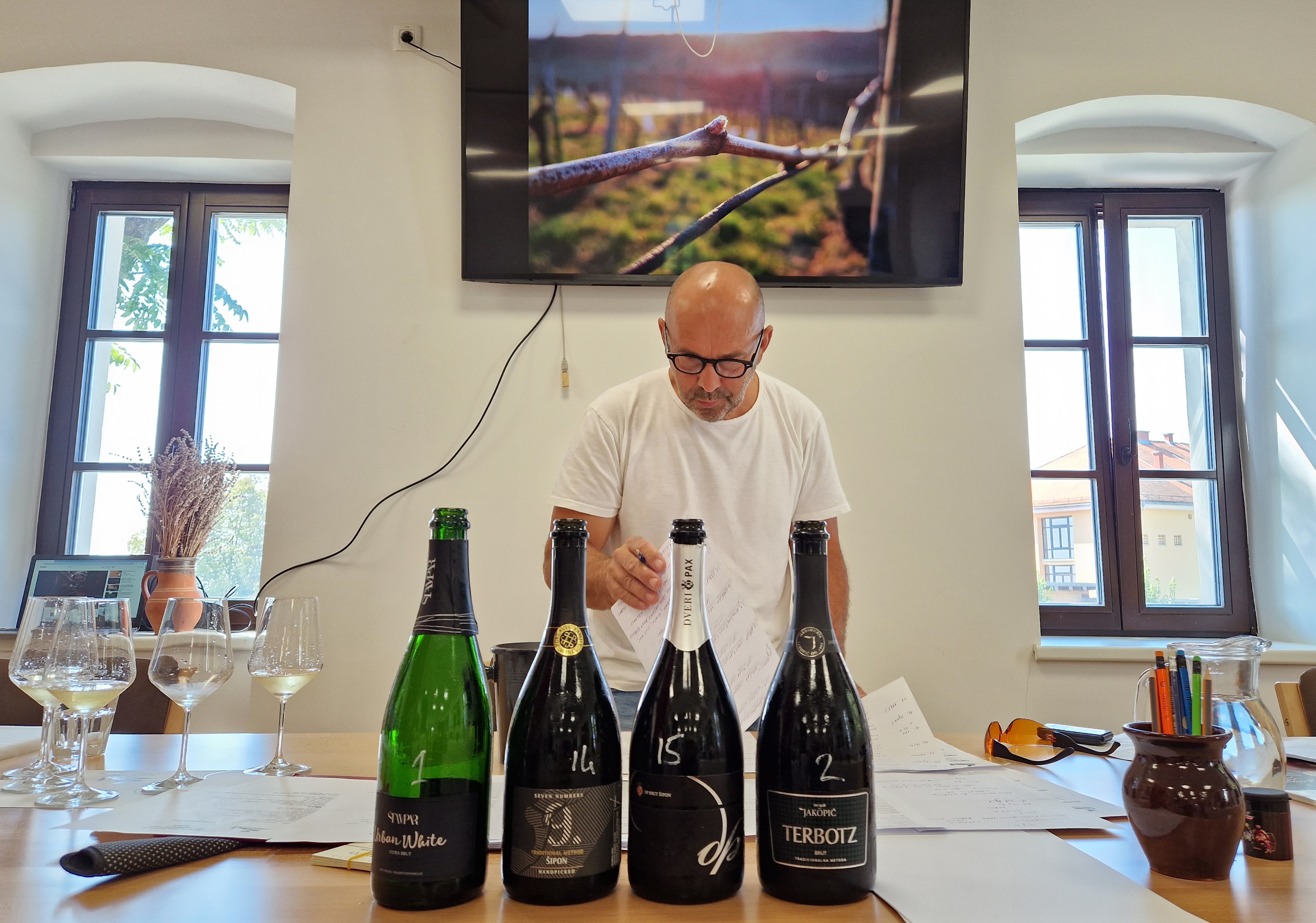 MEĐUNARODNA RADIONICA I DEGUSTACIJA Kušačima je bilo ponuđeno pet setova kvalitetnih vina