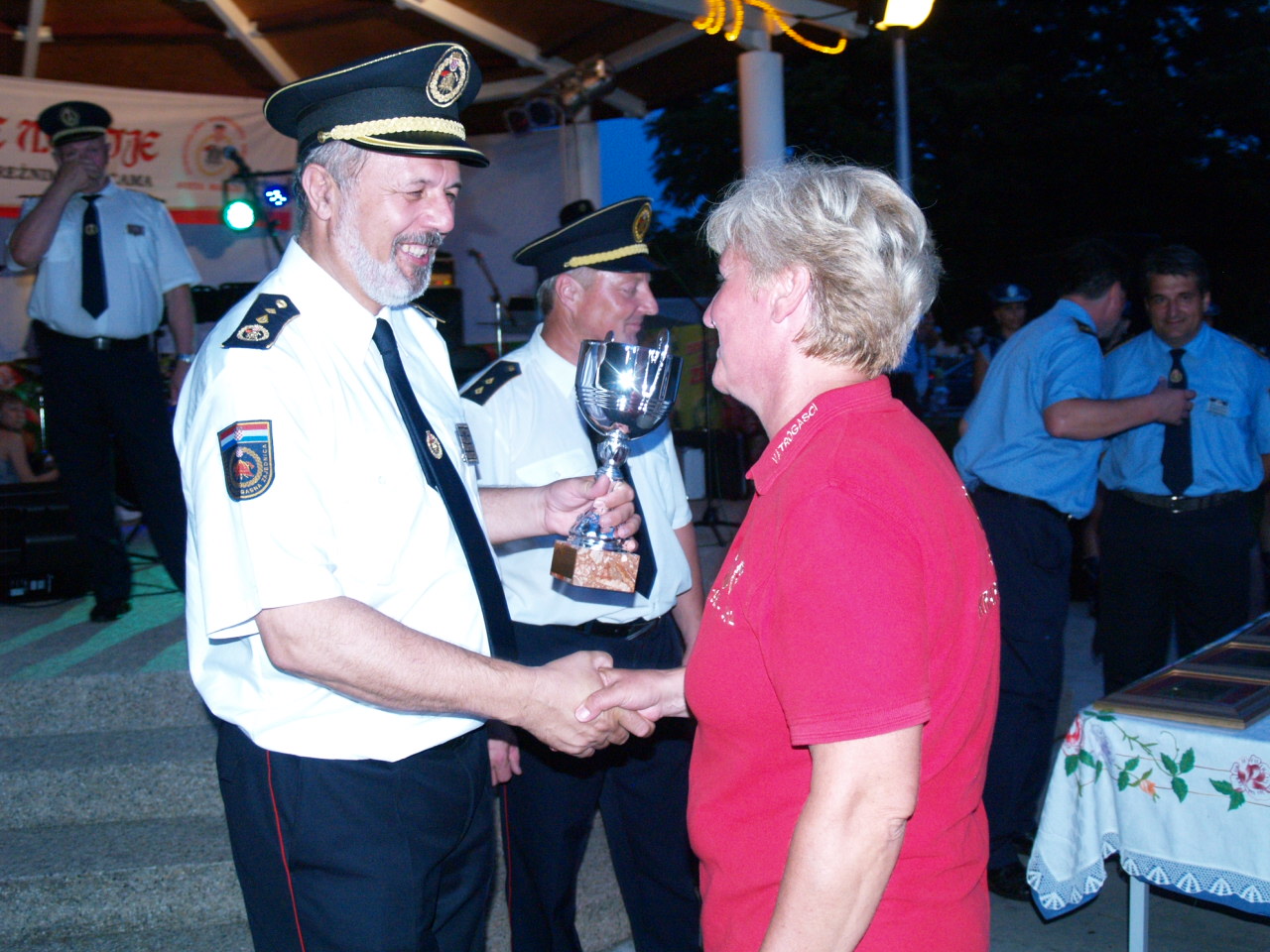 najstarijazenskaekipa235277