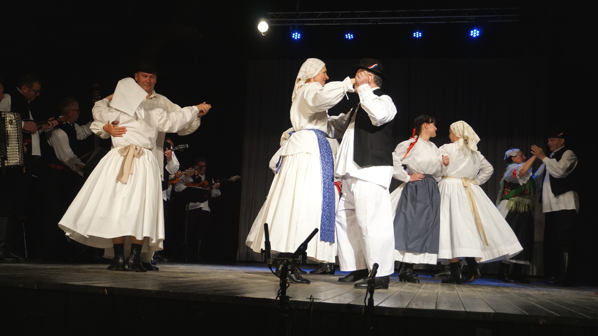 Folklorni ansambl HKD Pomurje na Regionalnom susretu folklornih skupina Slovenije