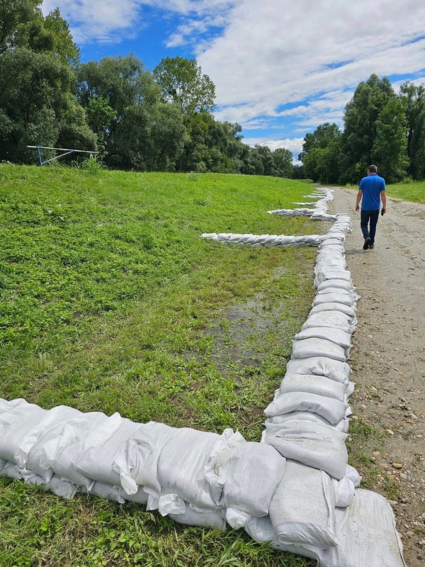 FOTO Napravljen je obilazak cijelog nasipa i dalje nema opasnosti za Goričan FOTO Napravljen je obilazak cijelog nasipa i dalje nema opasnosti za Goričan