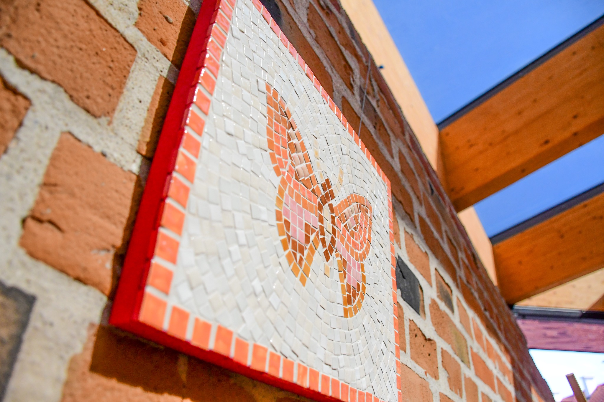 SAMOSTALNA IZLOŽBA Branko Baksa svojim je mozaik leptirima uljepšao prostor kafića Bedem SAMOSTALNA IZLOŽBA Branko Baksa svojim je mozaik leptirima uljepšao prostor kafića Bedem