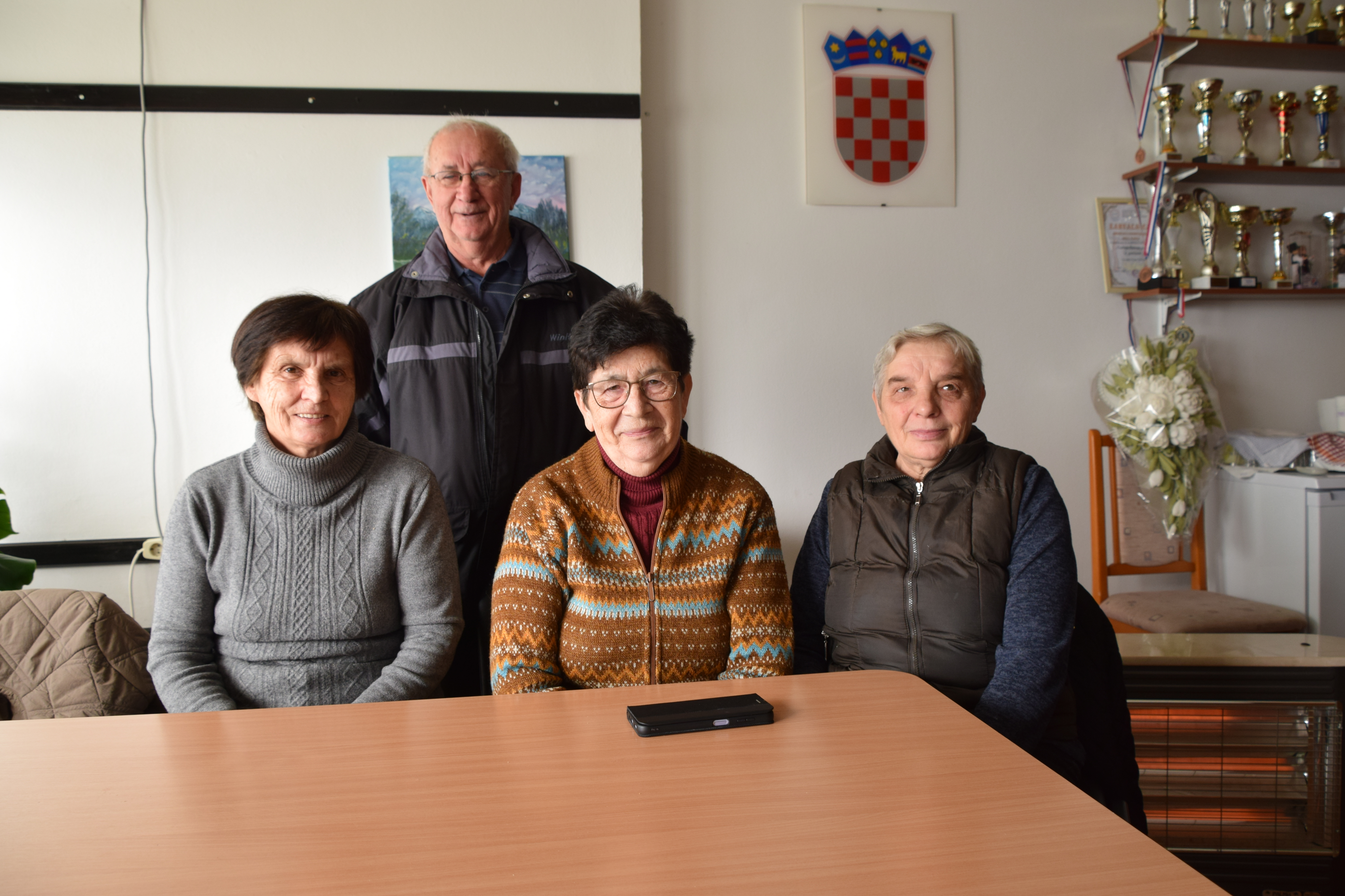 BOŽIĆNI OBIČAJI I TRADICIJA Spalo se na slamici i čekalo se rođenje Isuseka
