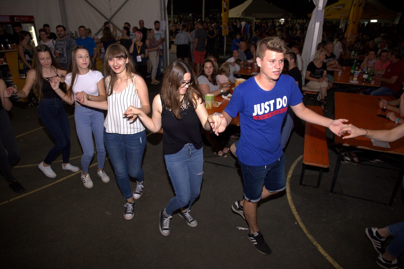 Mejaši rasplesali brojnu publiku u Palovcu