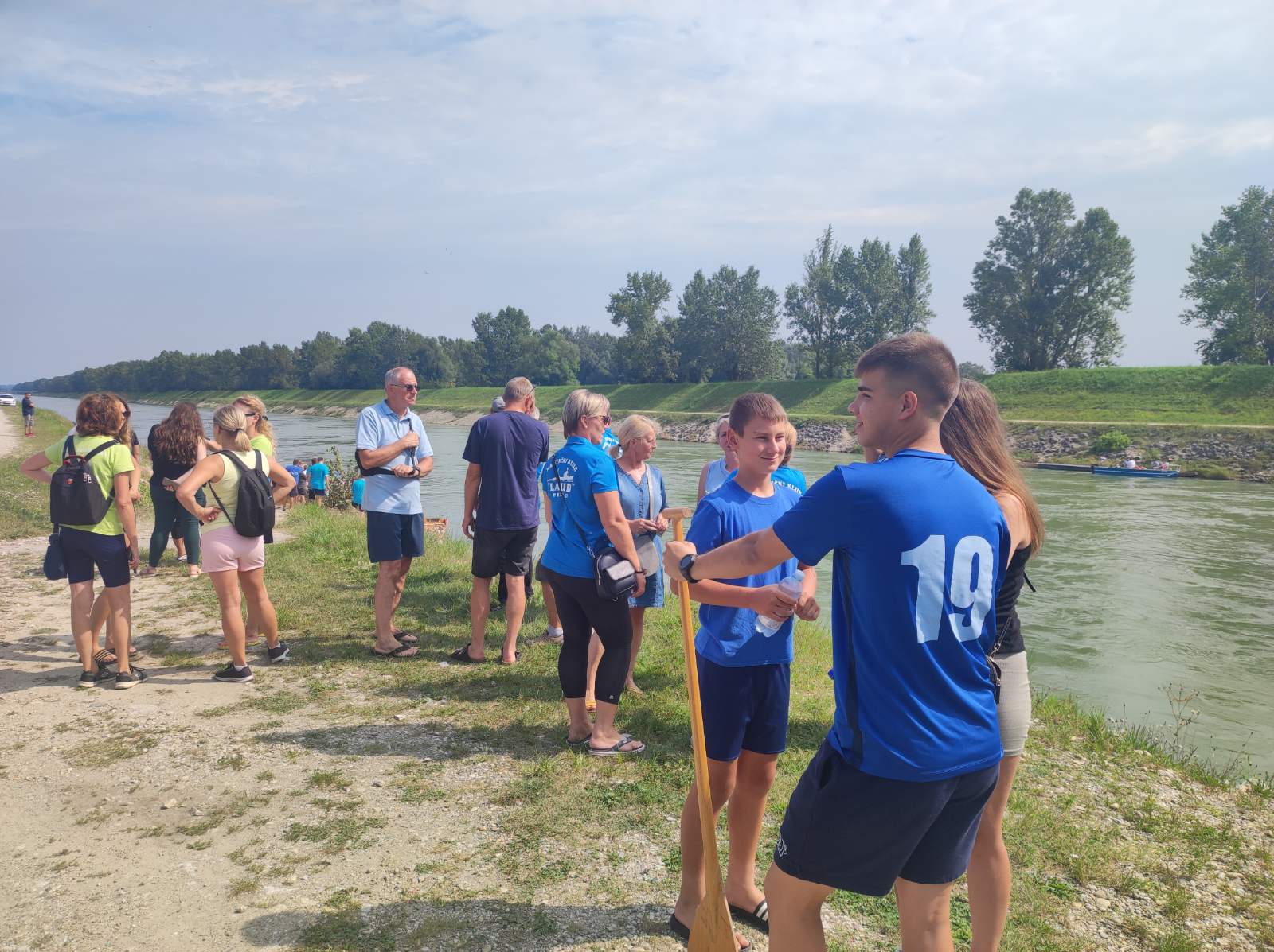 FOTO Pobjednici natjecanja u ekipnom veslanju dravskim čamcima su ekipe ‘Royal transport’ i ‘Fljojsarice’ FOTO Pobjednici natjecanja u ekipnom veslanju dravskim čamcima su ekipe ‘Royal transport’ i ‘Fljojsarice’