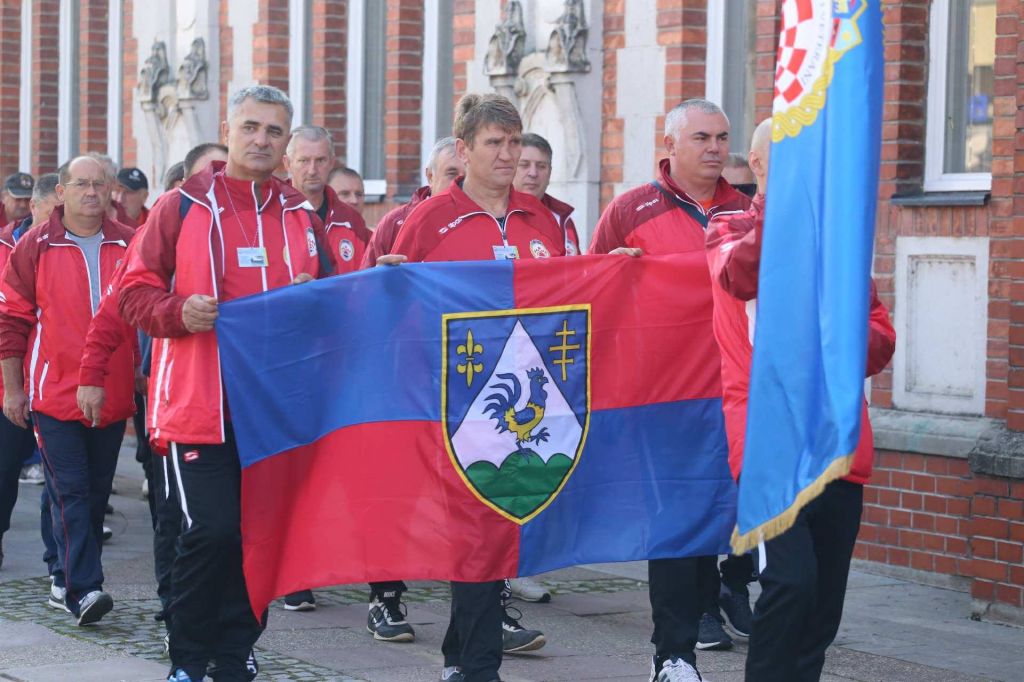 2198163310213070968625834118338