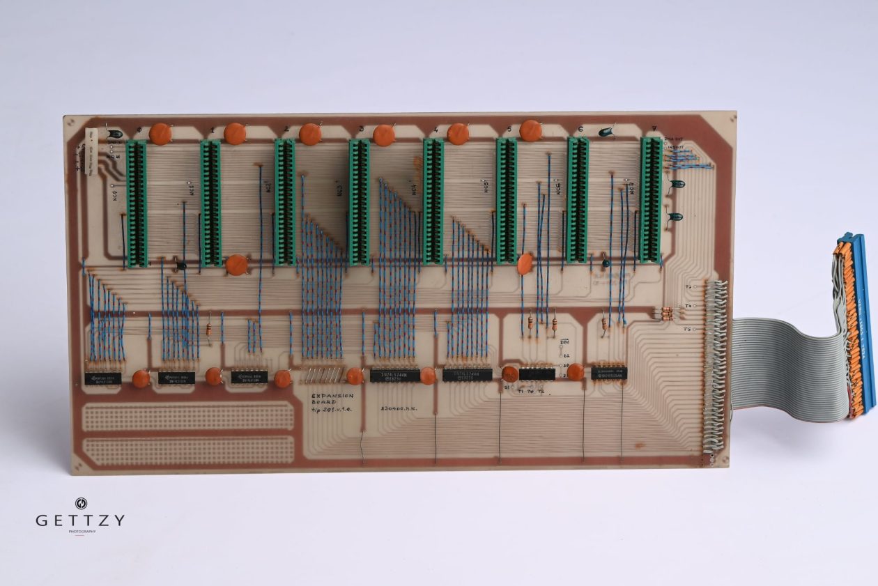 827f6041-1d50-4b09-a654-baa7ed16d10e