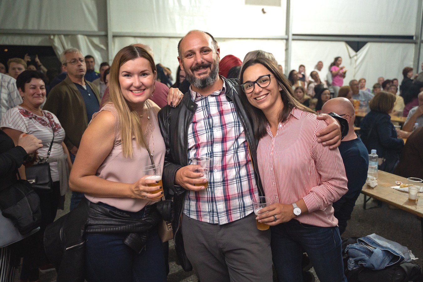 Odlična atmosfera u Kotoribi: Željko Bebek raspjevao publiku u prepunom šatoru