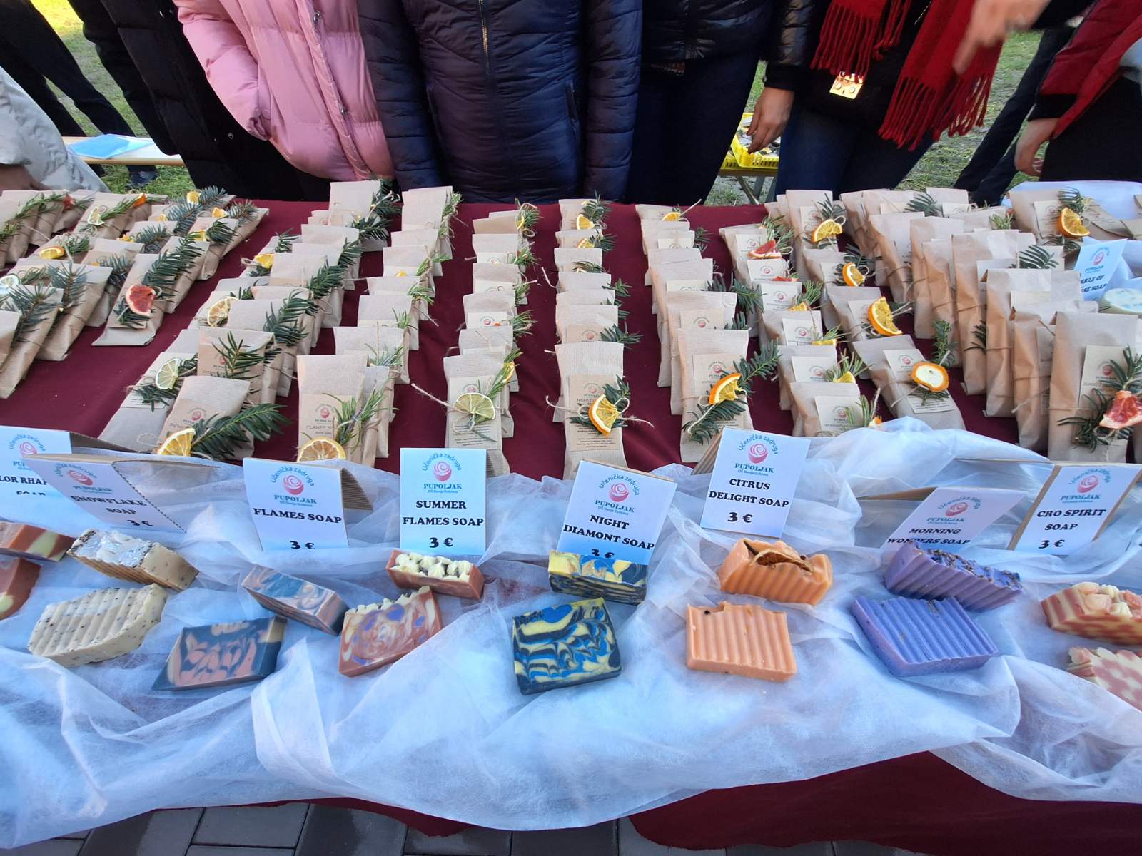 FOTO/VIDEO Pogledajte blagdansku atmosferu Božićnog sajma u Donjoj Dubravi