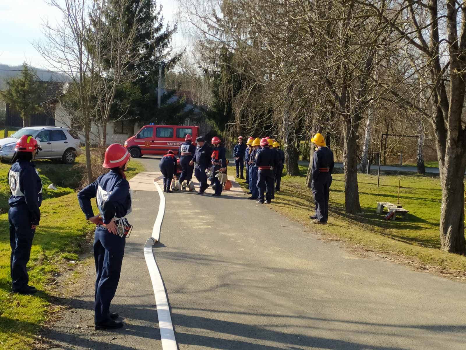 FOTO U DVD-u Preseka 25 kandidata položilo za vatrogasca i1 kandidat za vatrogasca prve klase FOTO U DVD-u Preseka 25 kandidata položilo za vatrogasca i1 kandidat za vatrogasca prve klase