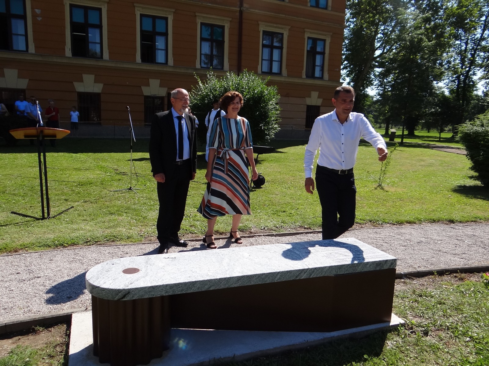 Ispred Učiteljskog fakulteta postavljena glazbena klupa posvećena međimurskoj popevki