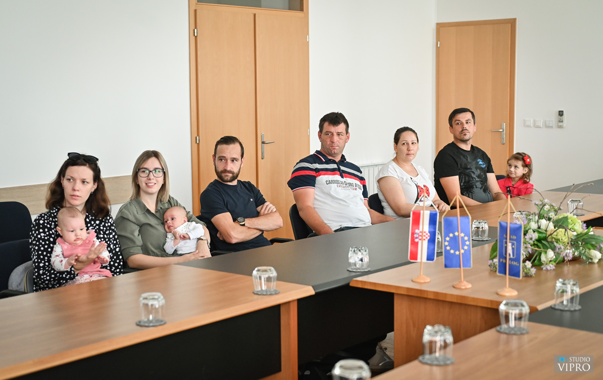 PRELOG Treći puta ove godine podijeljene jednokratne naknade za novorođenčad