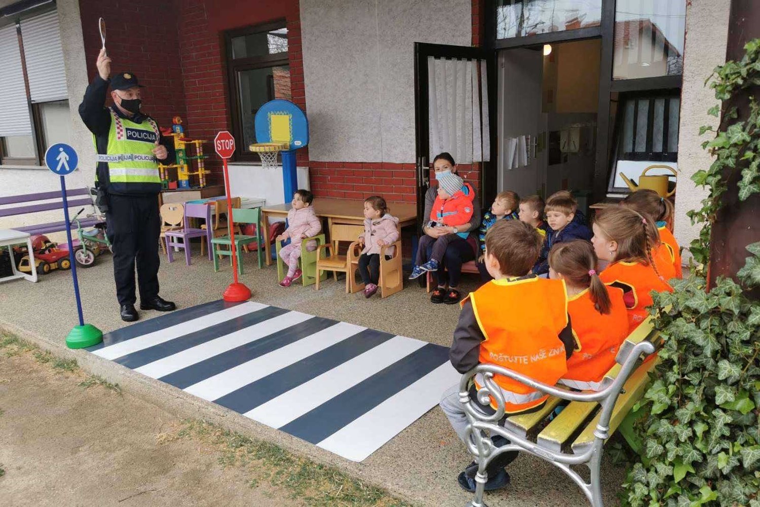 FOTO Policijski pas Atari oduševio klince u dječjim vrtićima na području Grada Preloga