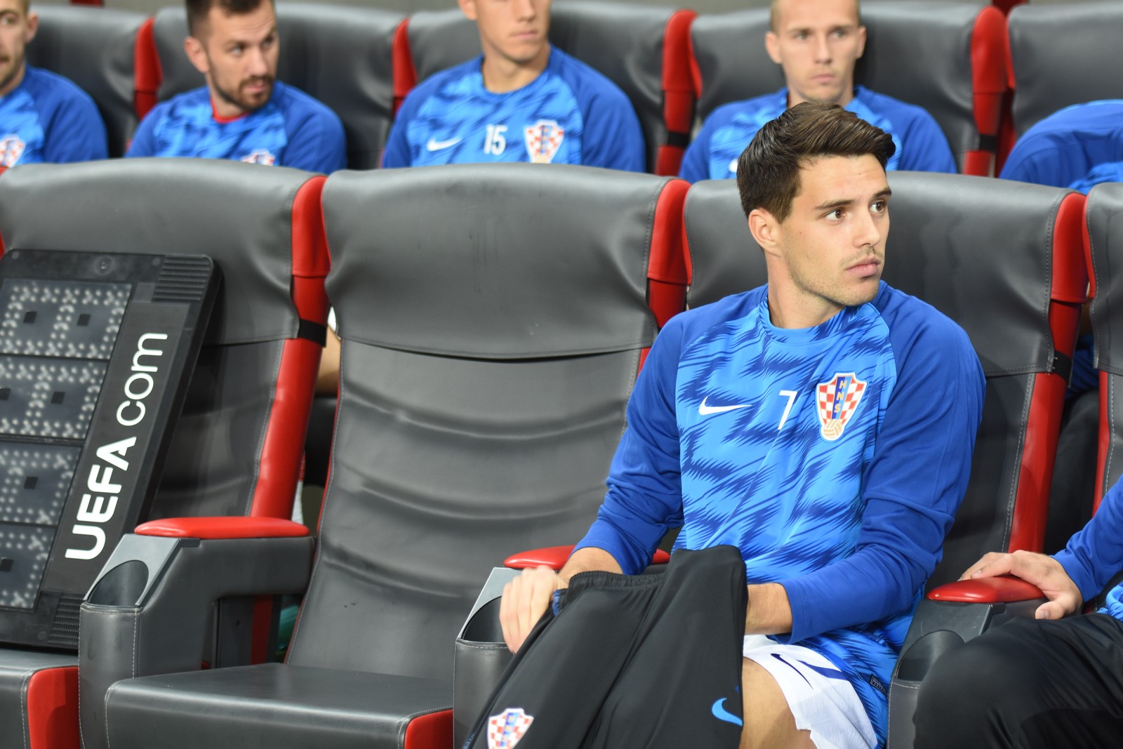 Image 3833531 (auto) Image 3833531 (auto)