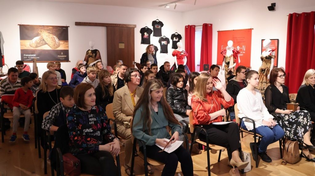 Mali školski kustosi