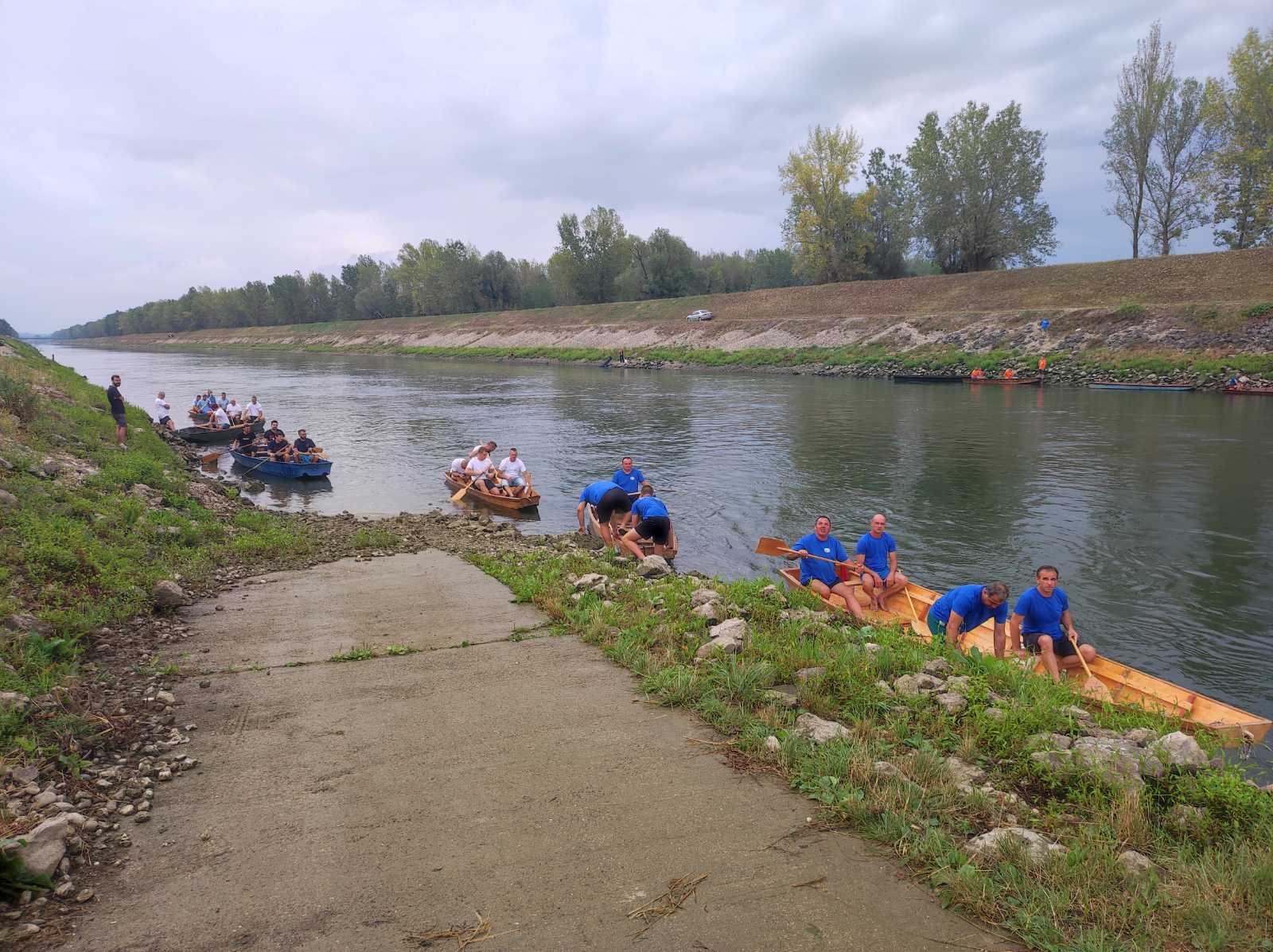 Labudice i Fljojsari pobjednici 13. natjecanja u ekipnom veslanju dravskim čamcima