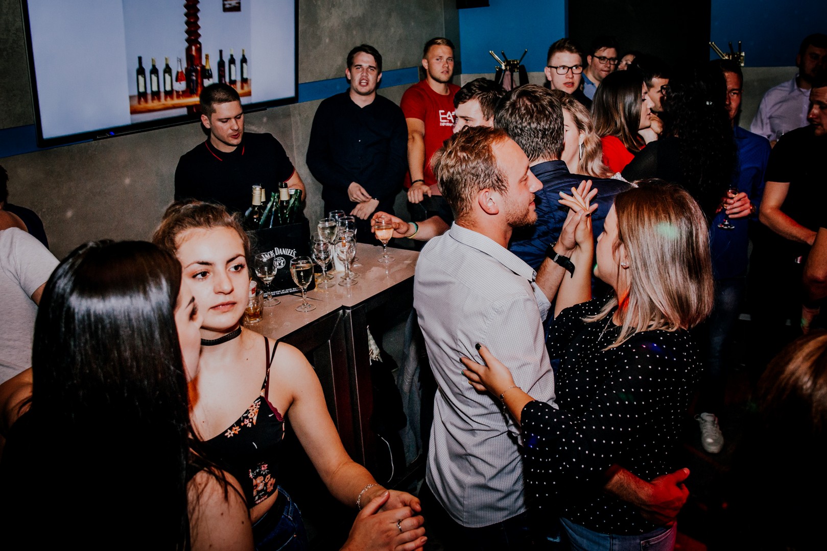 Odlična zabava na Podrumarenju uz TS Kumovi i Vina Tomšić