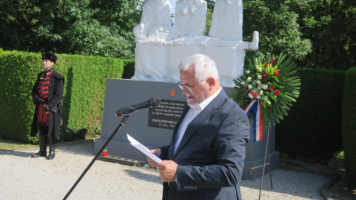 Odavanjem počasti svim poginulim i nestalim braniteljima i pripadnicima antifašističkog pokreta obilježen Dan antifašističke borbe u Međimurju Odavanjem počasti svim poginulim i nestalim braniteljima i pripadnicima antifašističkog pokreta obilježen Dan antifašističke borbe u Međimurju