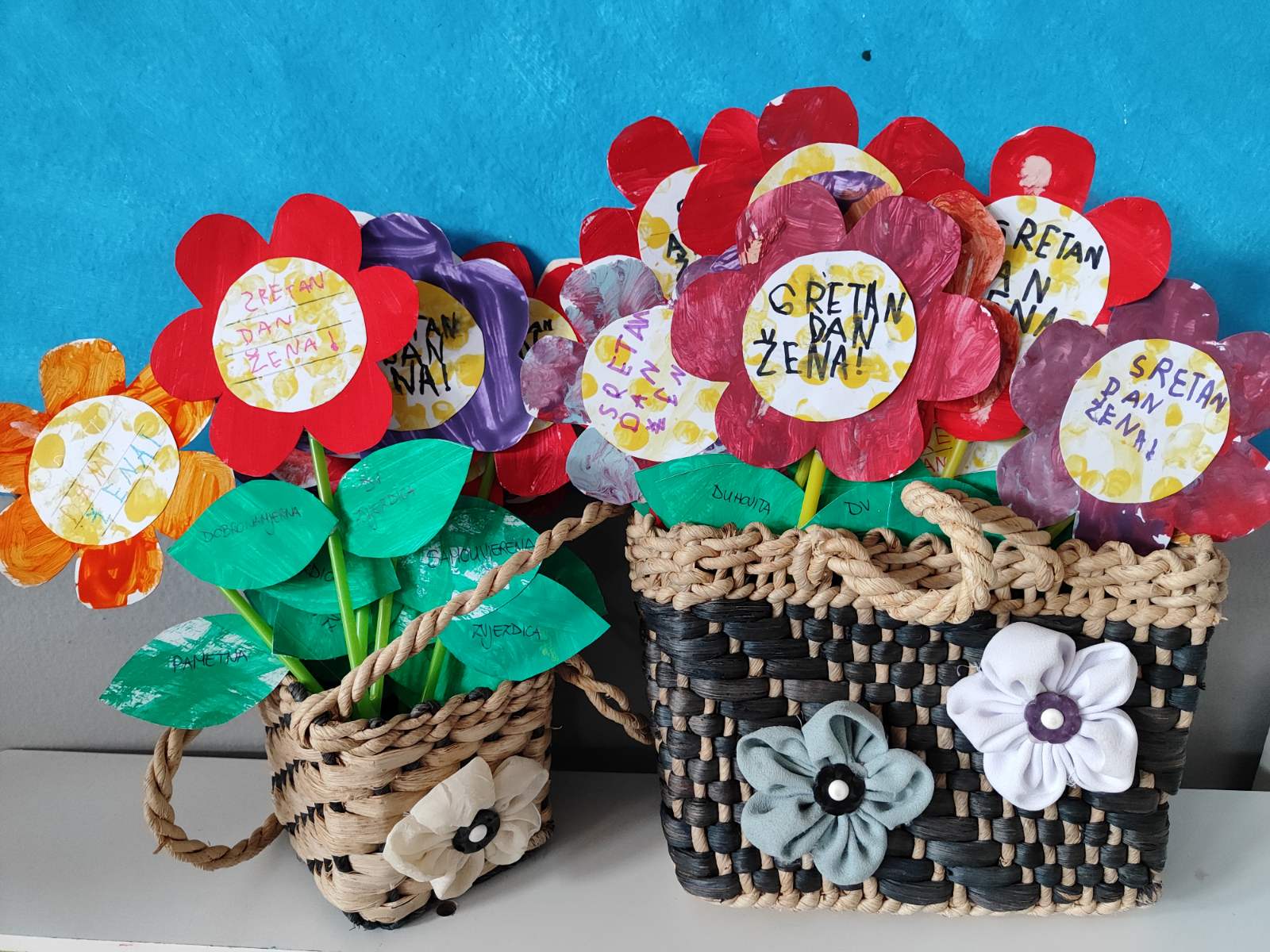 Mališani iz vrtića Zvončić Nedelišće izradili cvjetiće pa razveselili starije i nemoćne Mališani iz vrtića Zvončić Nedelišće izradili cvjetiće pa razveselili starije i nemoćne