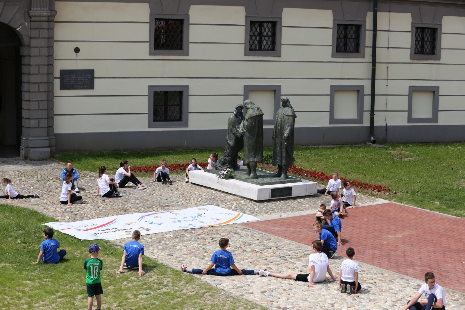 BRAVO! 356 Međimuraca i Međimurki zajedničkim je snagama napravilo više od 600 metara dugu špagu BRAVO! 356 Međimuraca i Međimurki zajedničkim je snagama napravilo više od 600 metara dugu špagu