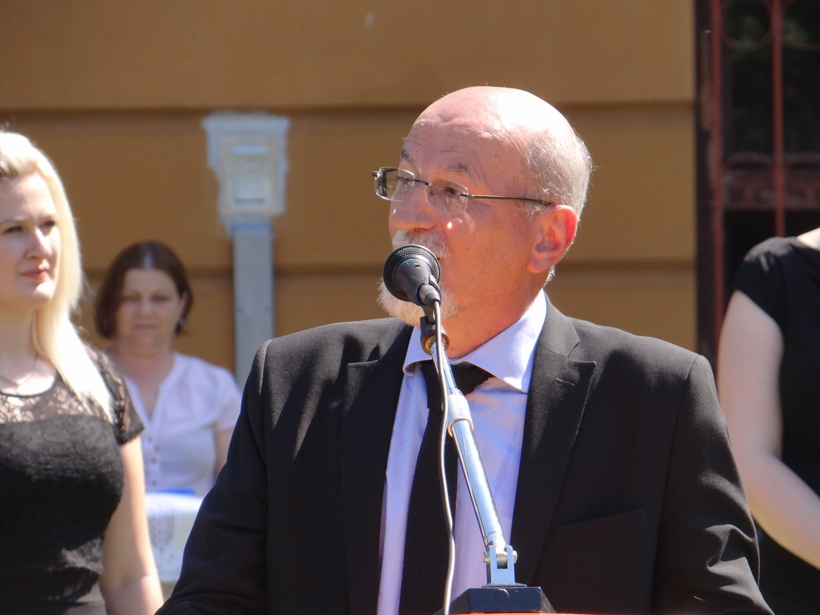 Ispred Učiteljskog fakulteta postavljena glazbena klupa posvećena međimurskoj popevki