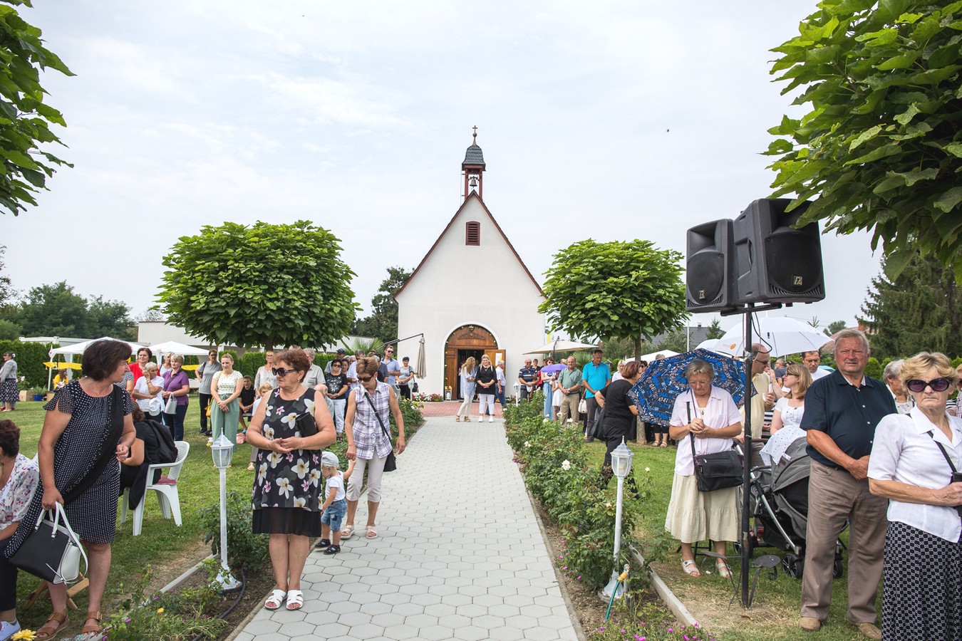 Deseta obljetnica posvete prvog Hrvatskog schönstattskog svetišta Kraljice srca u Maloj Subotici Deseta obljetnica posvete prvog Hrvatskog schönstattskog svetišta Kraljice srca u Maloj Subotici