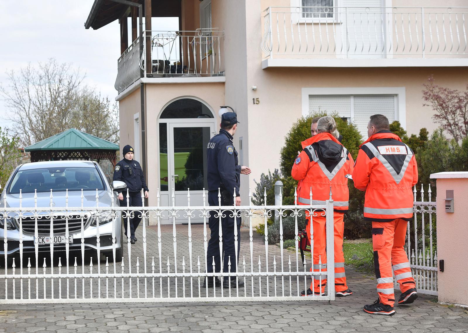 Policija i hitna medicinska pomoć ispred kuće Đure Horvata