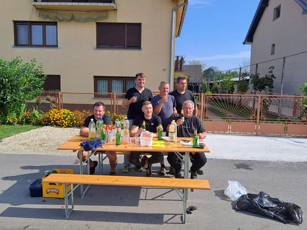 DONJI MIHALJEVEC Mještani ujedinjeni u sadnji drveća i bojanju igrala