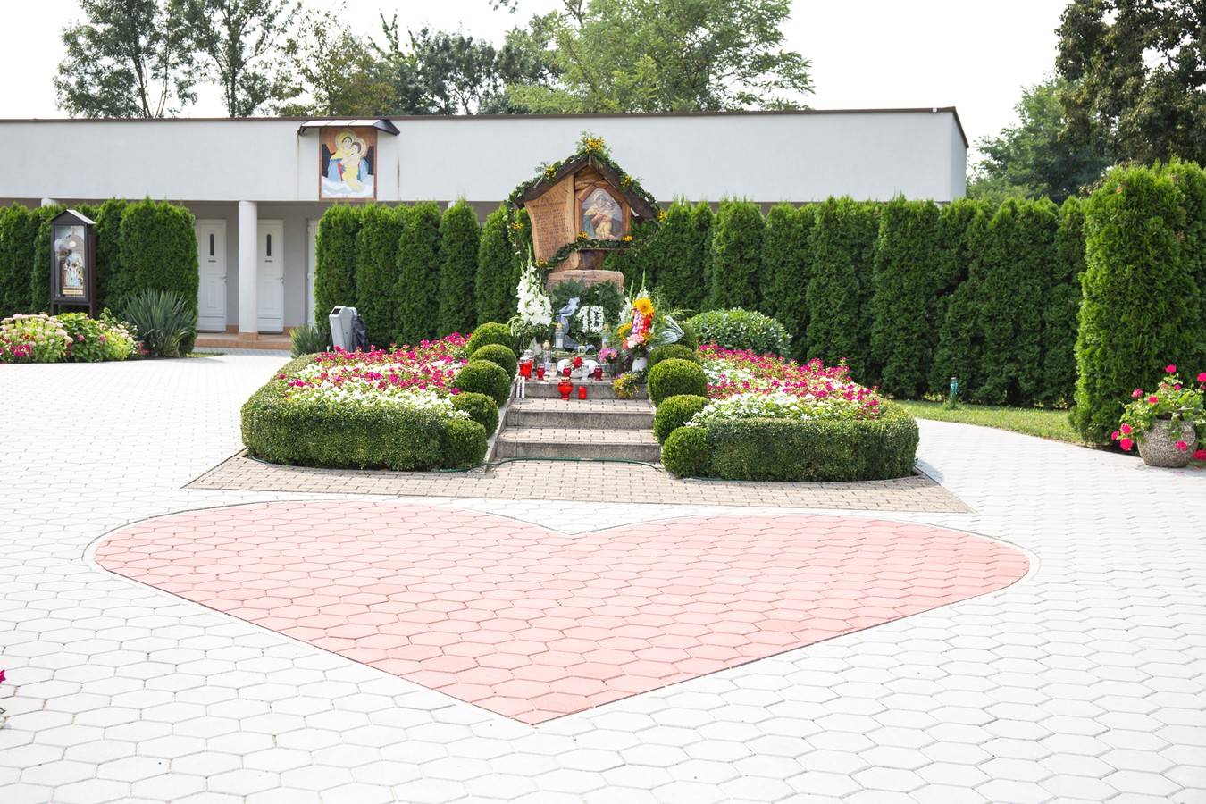 Deseta obljetnica posvete prvog Hrvatskog schönstattskog svetišta Kraljice srca u Maloj Subotici Deseta obljetnica posvete prvog Hrvatskog schönstattskog svetišta Kraljice srca u Maloj Subotici