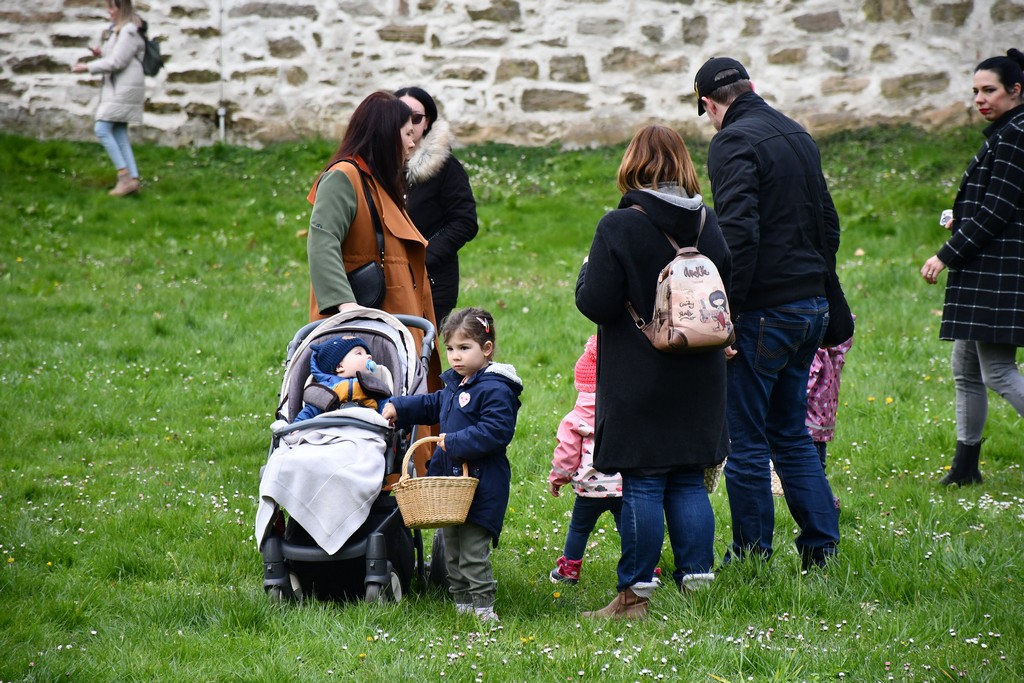 VIDEO I FOTO Potraga za uskrsnim jajima u Perivoj Zrinskih privukla mnoštvo mališana