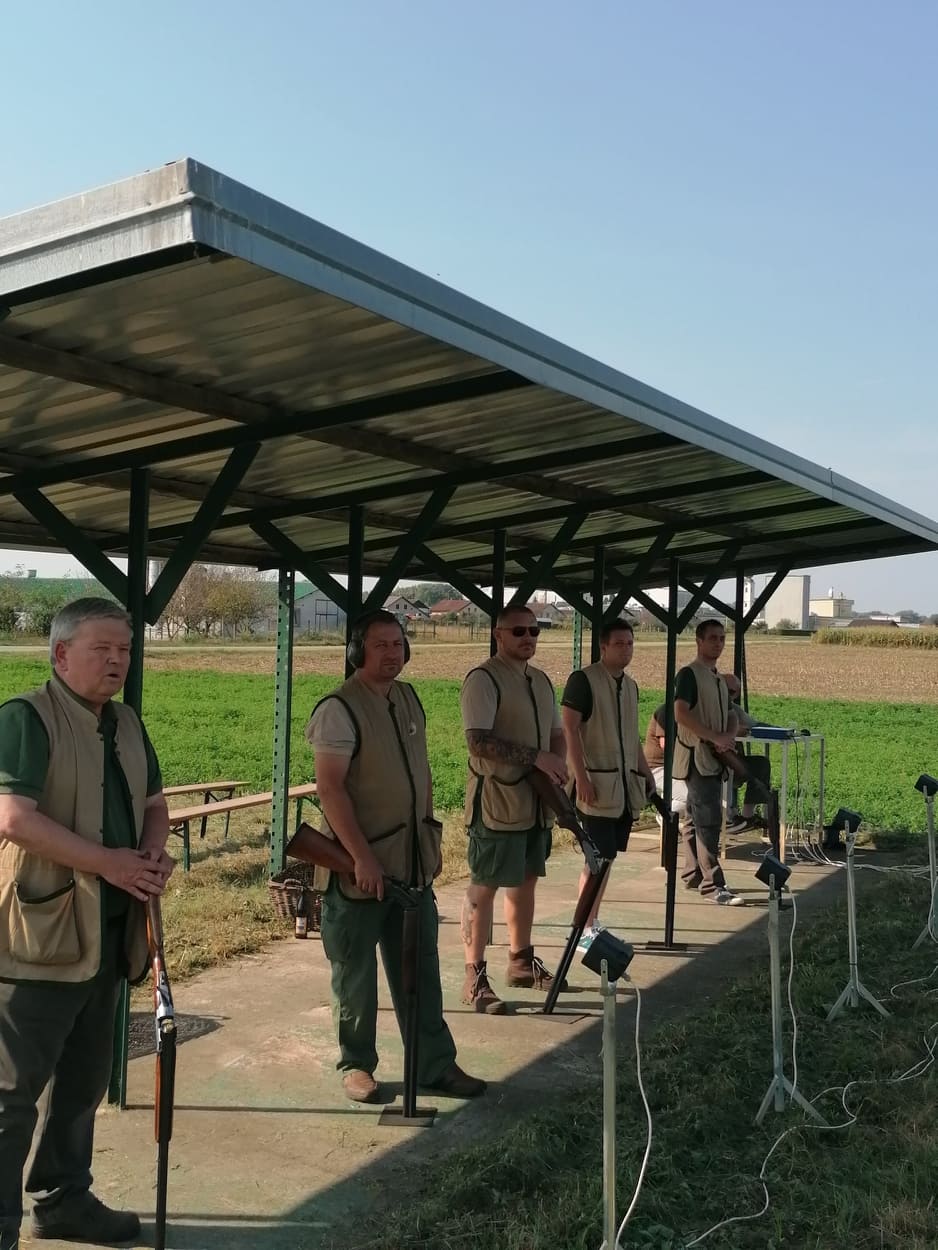 LOVAČKO DRUŠTVO JAREBICA Održano je društveno gađanje glinenih golubova