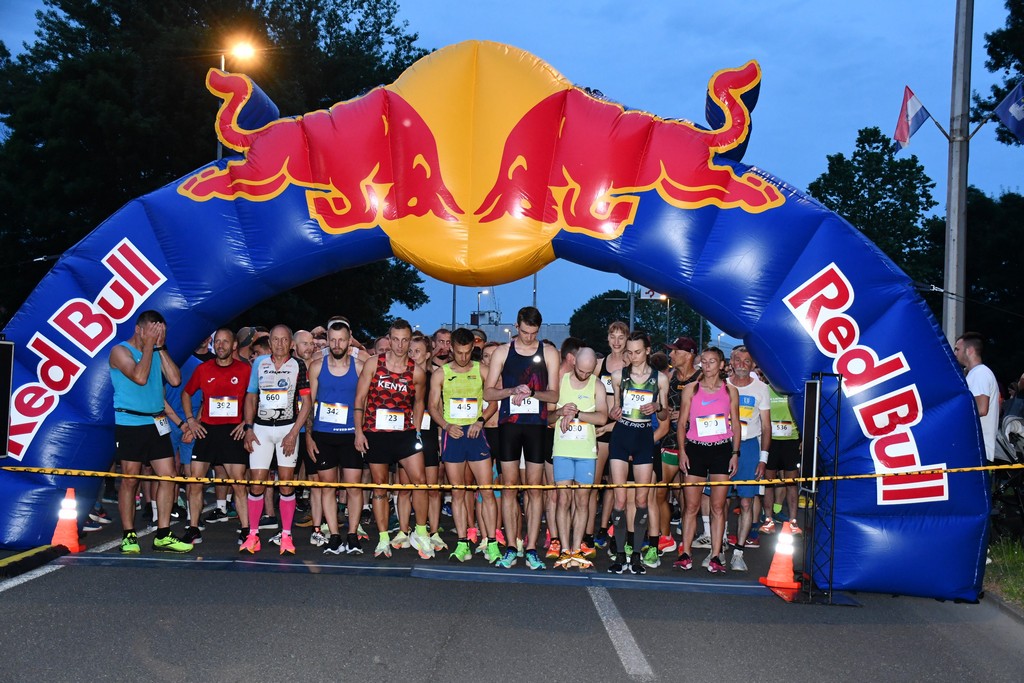 POGLEDAJTE TKO JE SVE TRČAO Veliki broj trkača na ‘Čakovečkom noćnom ceneru’