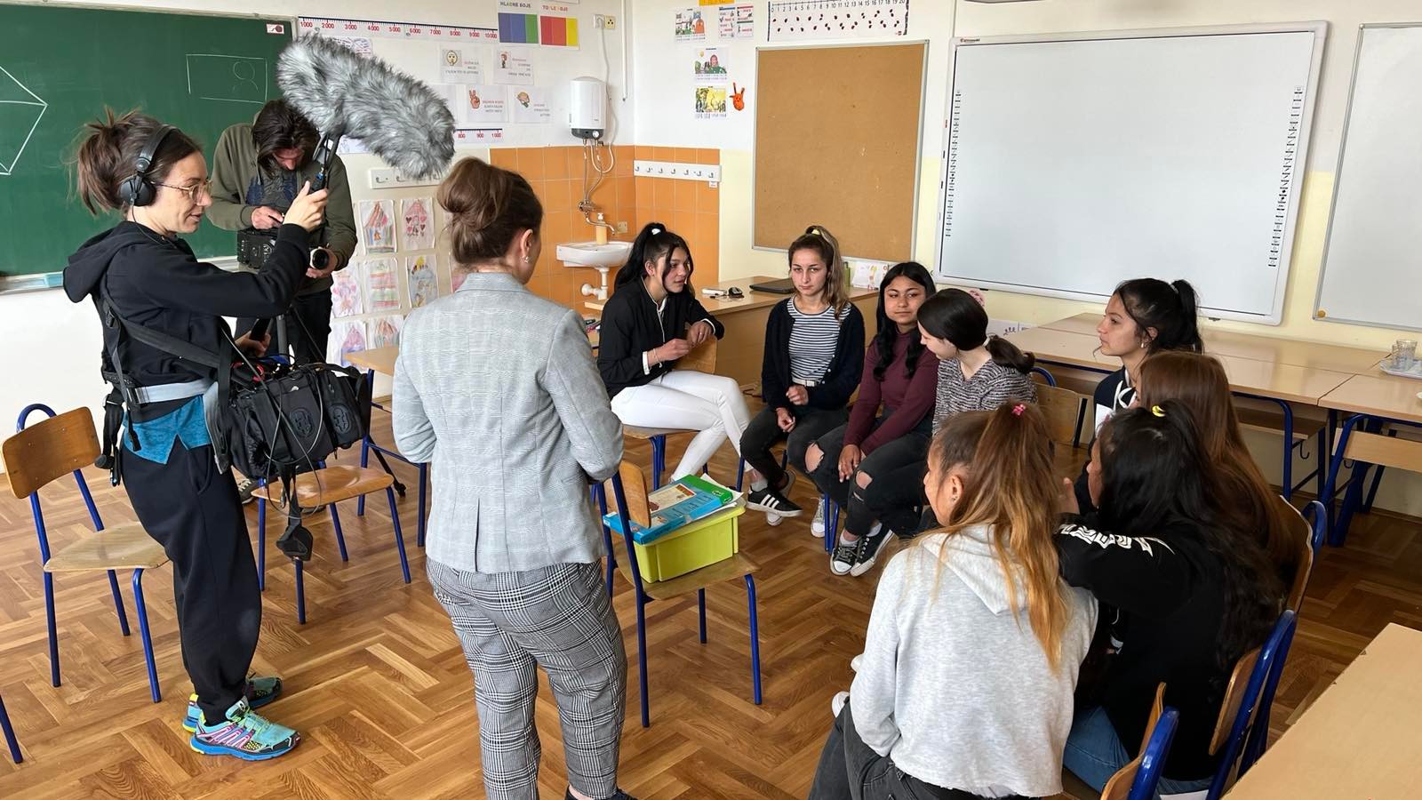 Svijet je predamnom/Lume cara aja nienčim