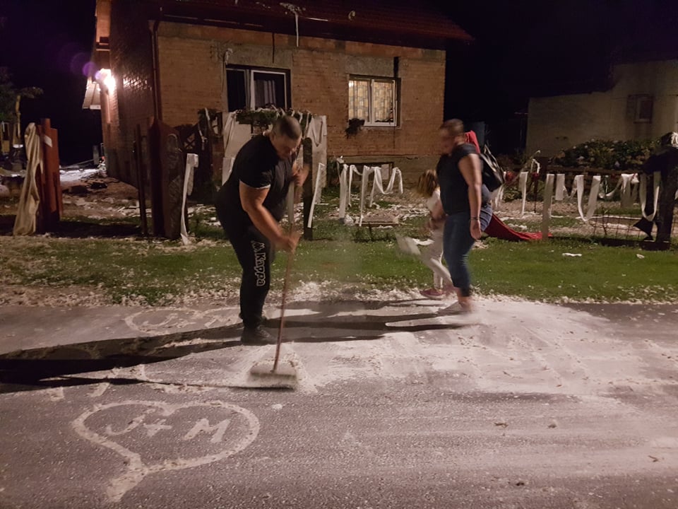 FOTO Potepanje ih nije mimoišlo: Zaručili su se Jurica Kovačić i Melani Žganec!